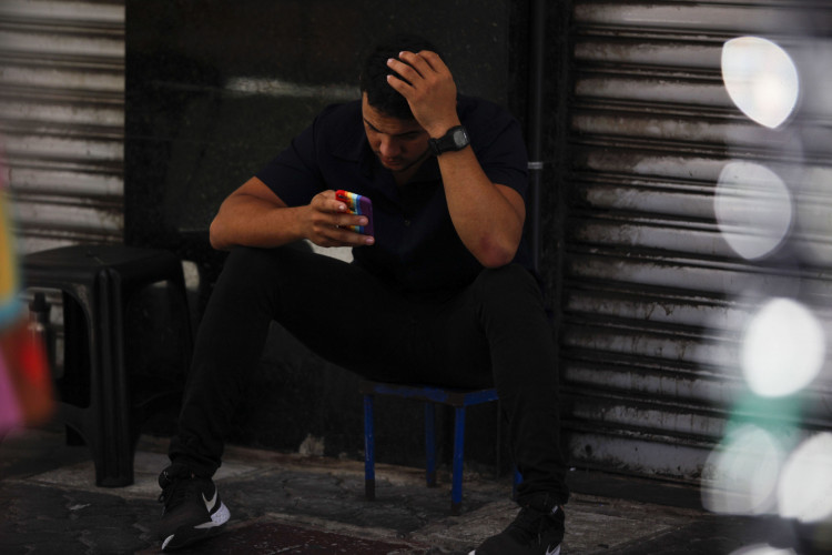 Proibido uso de celular na hora de votar.