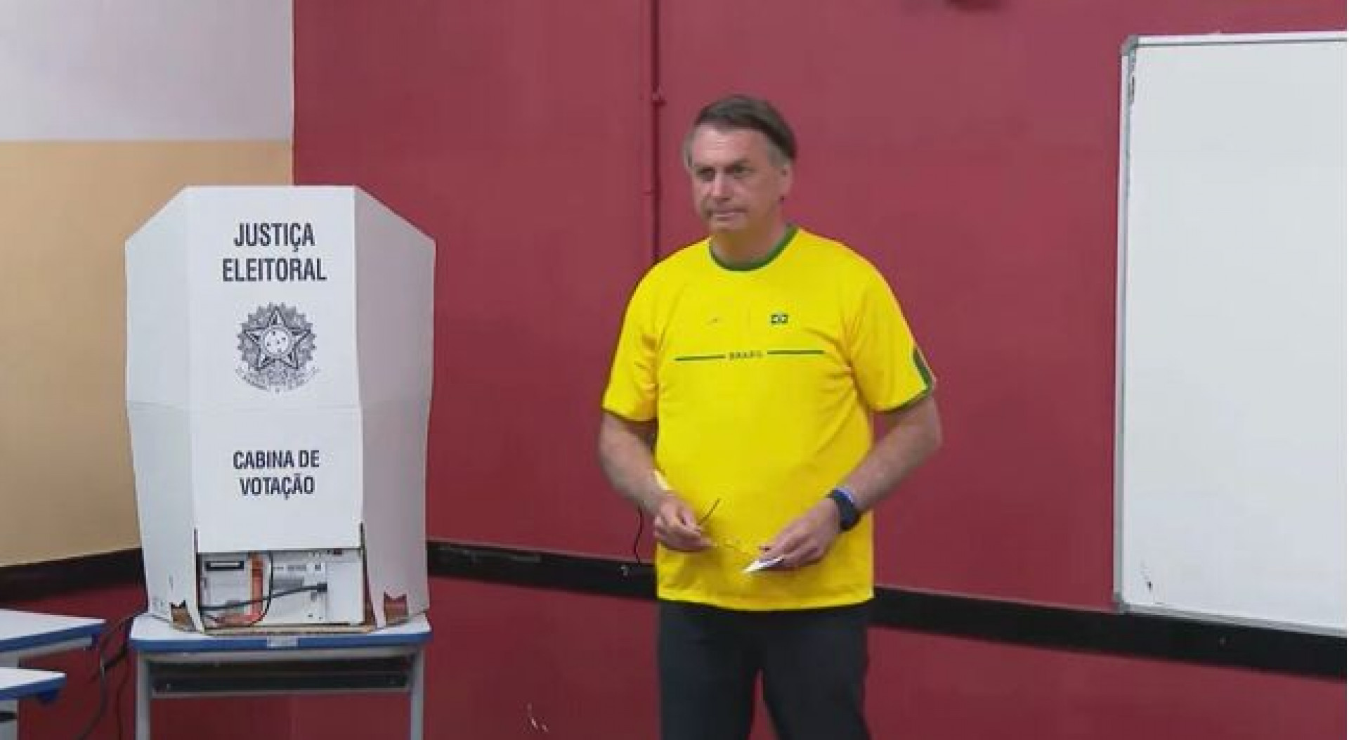 Jair Bolsonaro vota no Rio de Janeiro