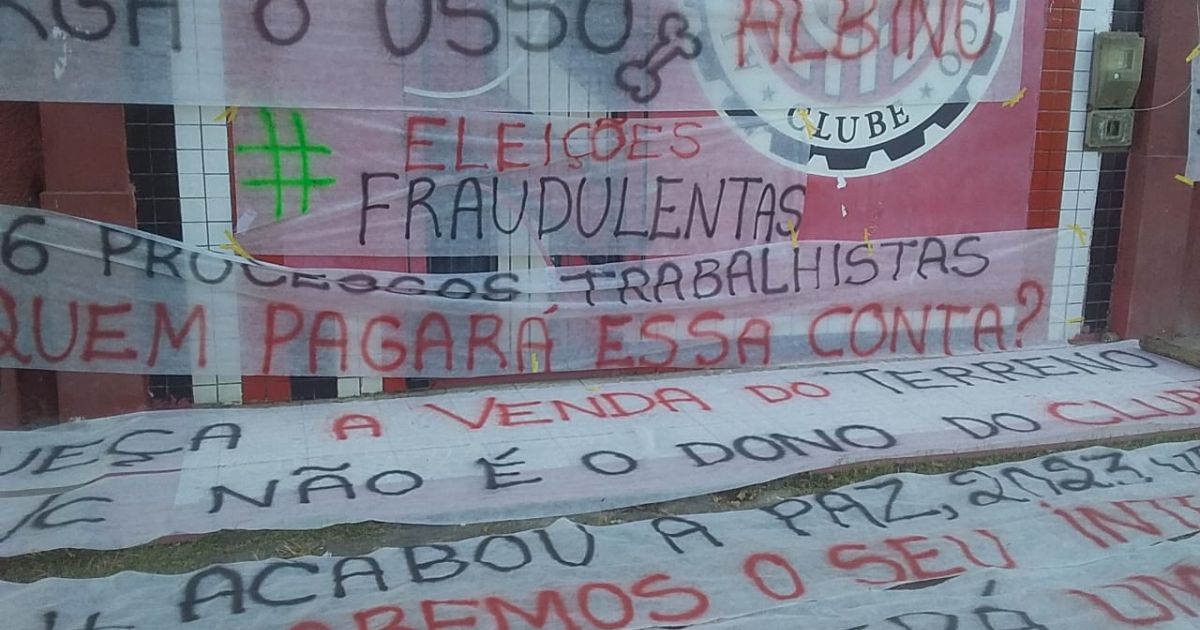 Sede do Atlético de Alagoinhas amanhece com faixas contra Albino: 'Larga o osso' – Bahia Notícias – Esportes