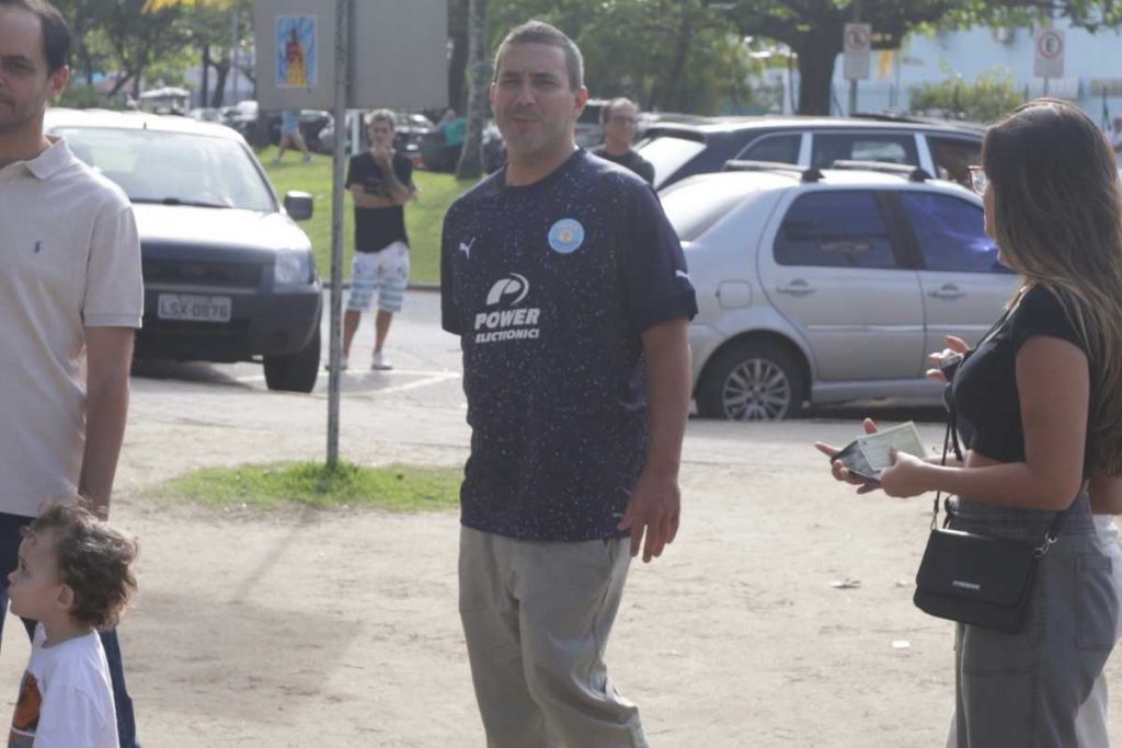 andré marques votando nas eleições de 2022