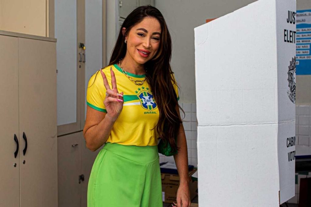carol narizinho votando nas eleições de 2022