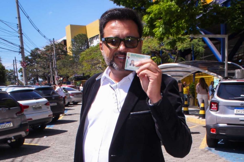 geraldo luís votando nas eleições de 2022