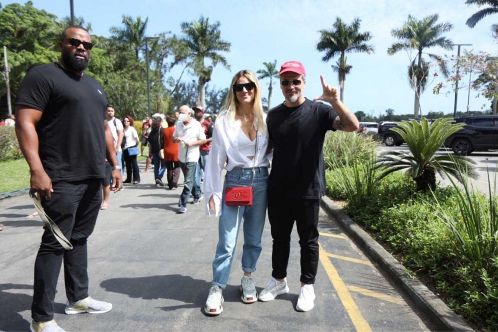 Giovanna Ewbank e Bruno Gagliasso votando nas eleições de 2022
