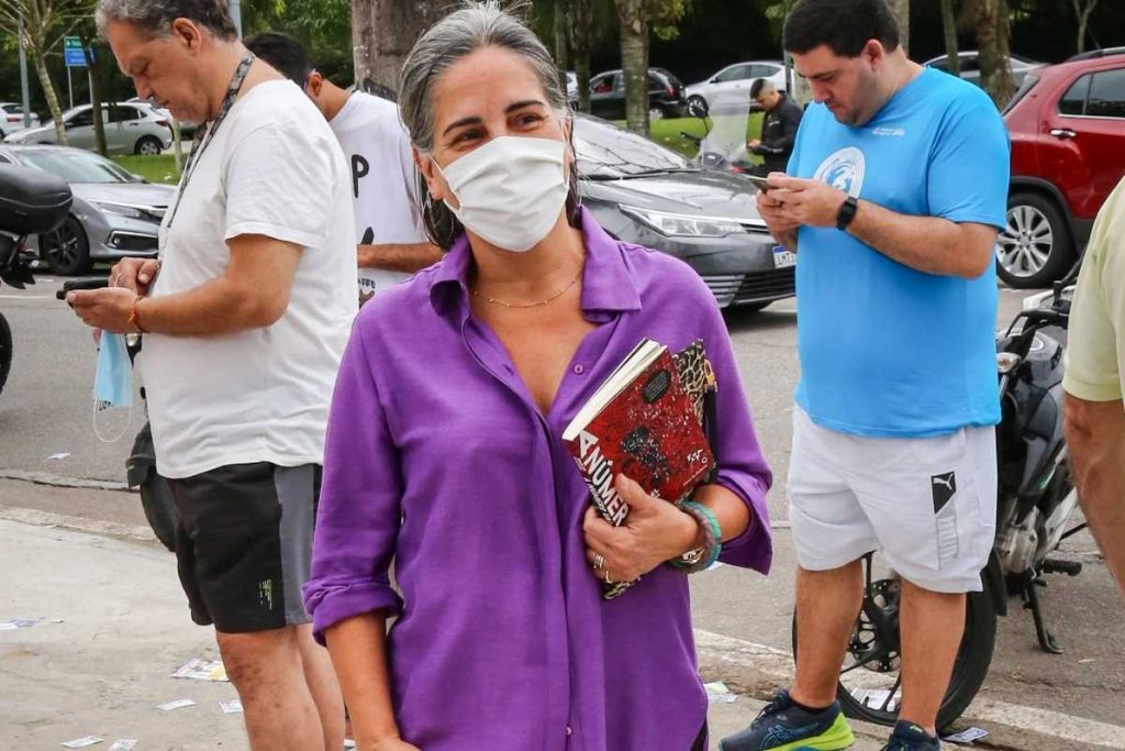glória pires votando nas eleições de 2022