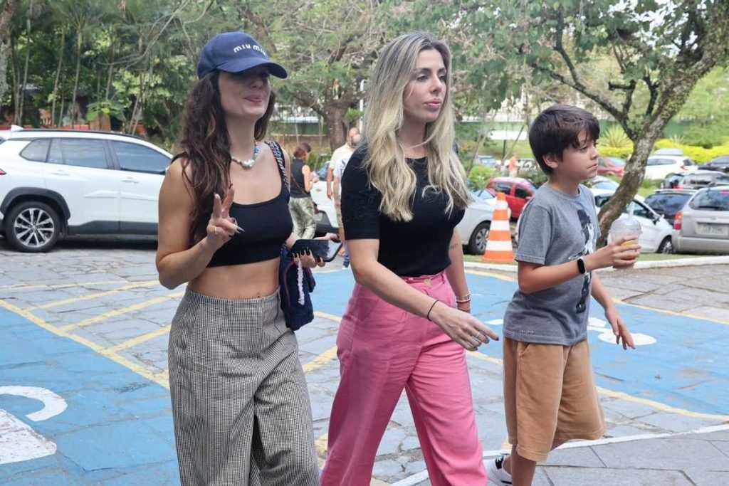 isis valverde votando nas eleições de 2022