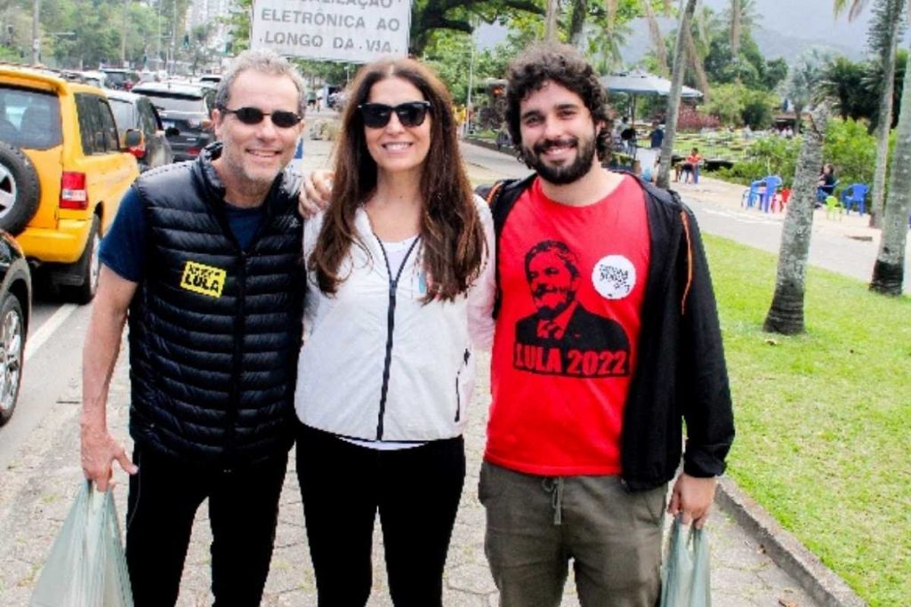 Malu Mader e Tony Bellotto votando nas eleições de 2022