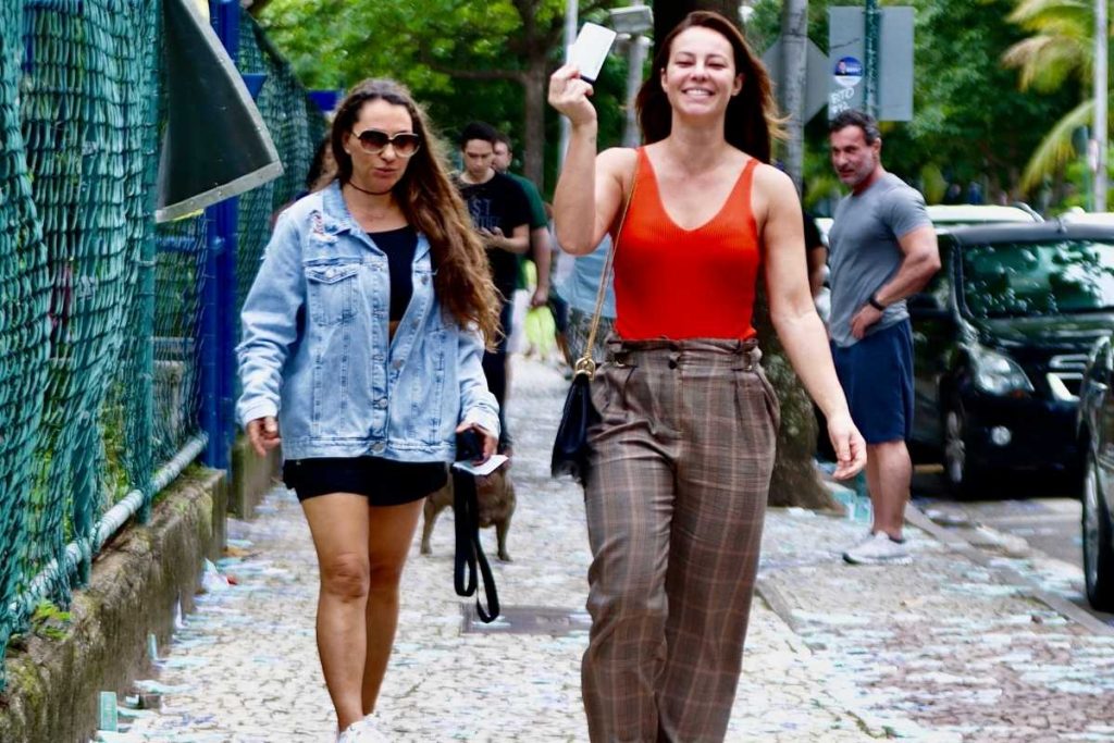 paolla oliveira votando nas eleições de 2022