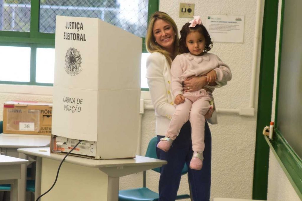 ticiane pinheiro votando nas eleições de 2022