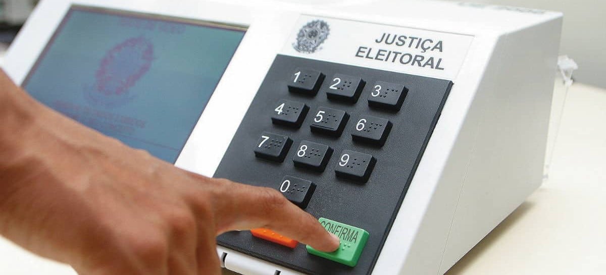 Eleições 2022: TSE proíbe entrada com celular na cabine de votação