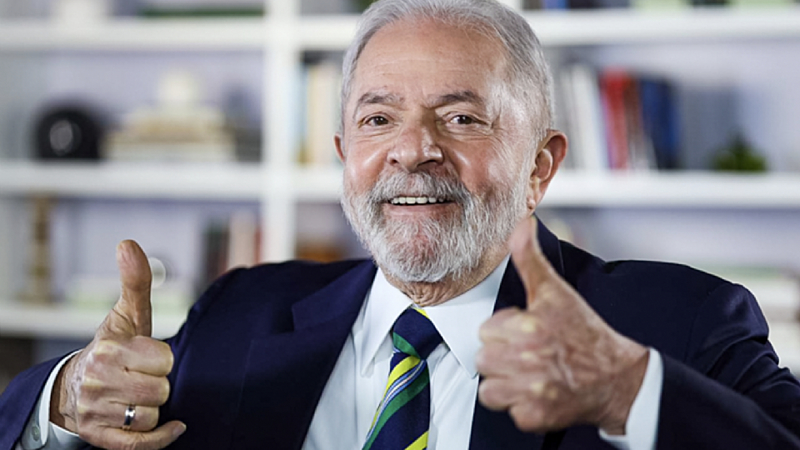 ELEIÇÕES 2022: LULA abre 6 pontos em VANTAGEM à frente de BOLSONARO