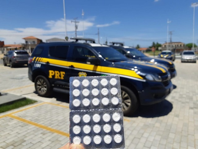PRF flagra caminhoneiro com mais de 200 comprimidos de anfetaminas na BR 101 em Alagoinhas – Acorda Cidade