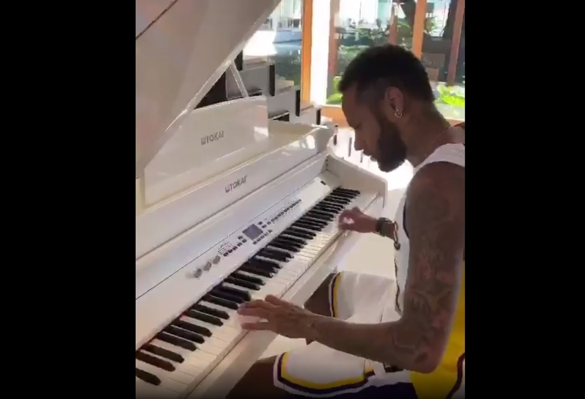 Quarentena cultural: Neymar mostra habilidade no piano e toca música de John Legend – Globo