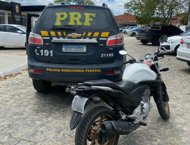 PRF recupera motocicleta que trafegava com placa clonada em Alagoinhas – Acorda Cidade