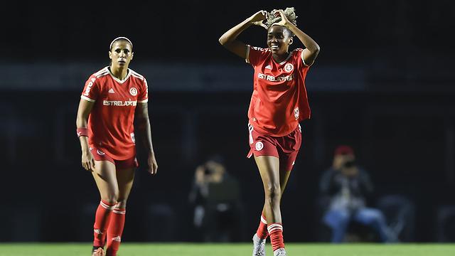 'A paixão pelo clube leva o público a também aprender sobre futebol feminino' – Globo