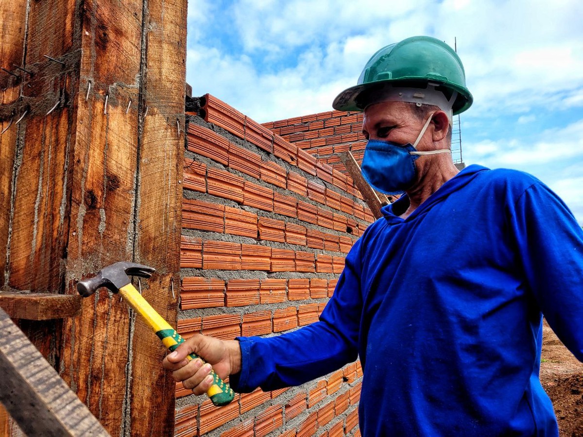 SineBahia divulga vagas para pedreiro, encarregado de obras, entre outras profissões em Vitória da Conquista e Caetité; confira – Globo