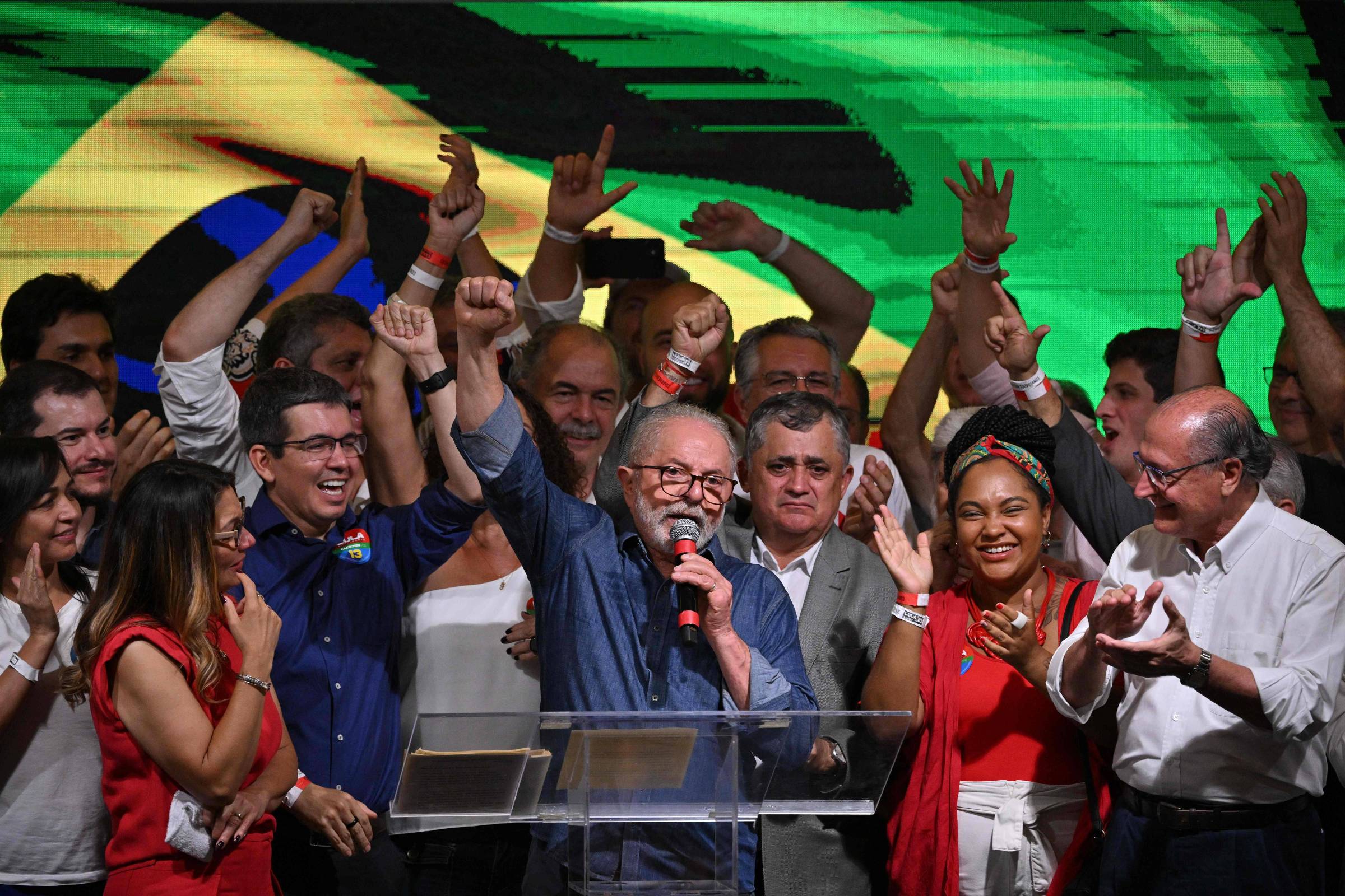Lula deve aumentar em ao menos 10 ministérios o tamanho da Esplanada – UOL