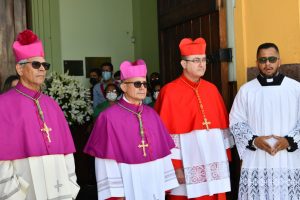 Com muita fé e devoção, fiéis lotaram a Catedral de Santo Antônio … – Prefeitura de Alagoinhas