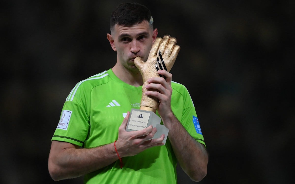 Goleiro da Argentina tatua taça da Copa do Catar em parte especial do corpo – O Dia