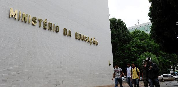 Transição de Lula critica gestão de Bolsonaro e cita 'apagão' em Educação – UOL Educação