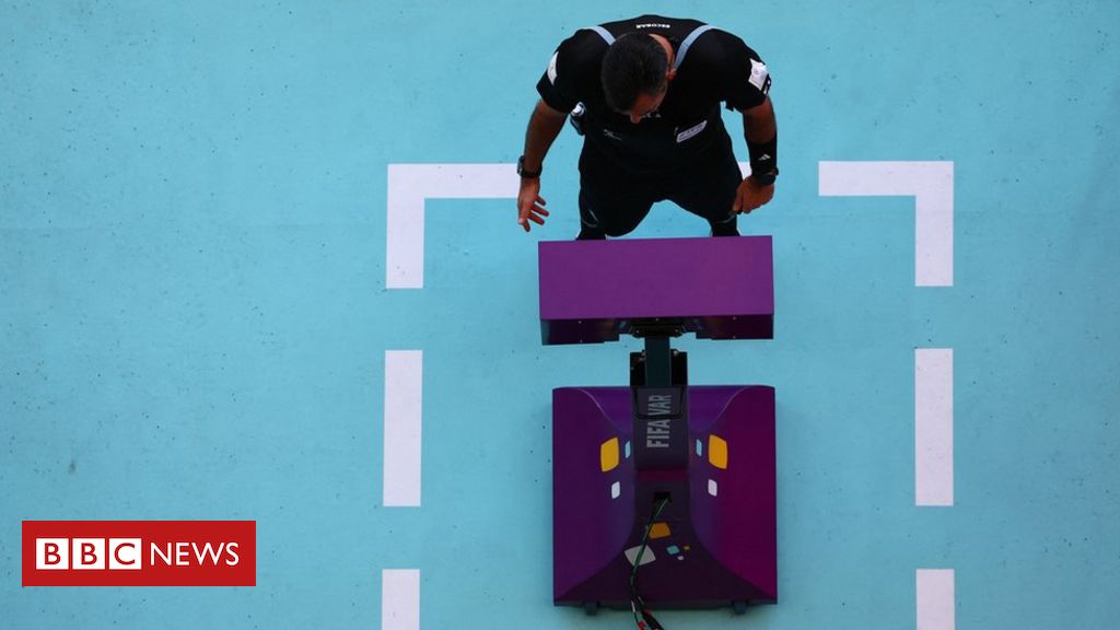 Copa do Mundo 2022: tecnologia avançada divide futebol entre VAR dos ricos e dos pobres, diz ex-árbitro – BBC News Brasil