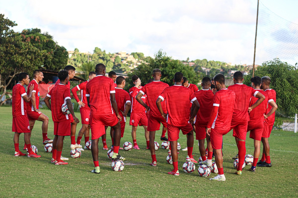 Reforço defensivo no Náutico, Denílson aposta em jogadores novos na busca pelo acesso à Série B – Globo