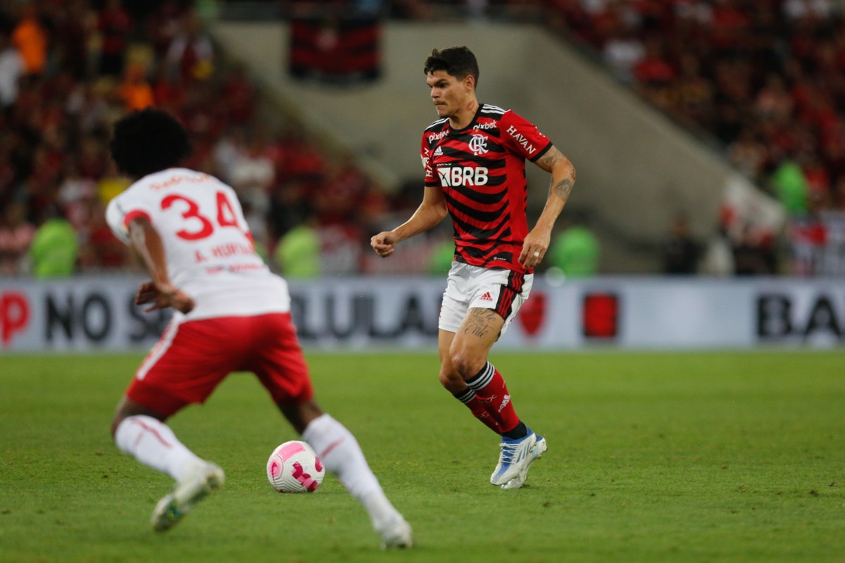 Flamengo oficializa compra de Ayrton Lucas por 7 milhões de euros – Globo.com