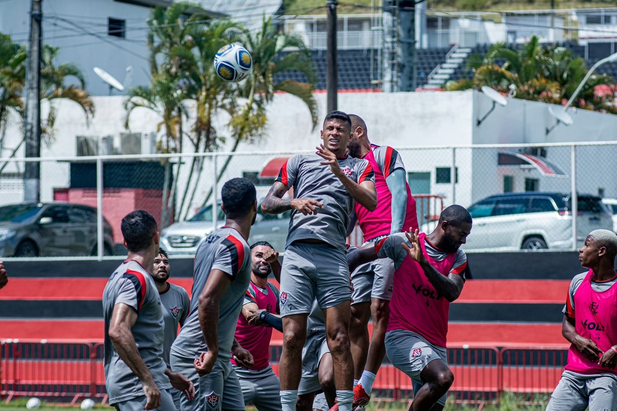 Vitória treina bola parada em última atividade antes de jogo-treino – Globo.com