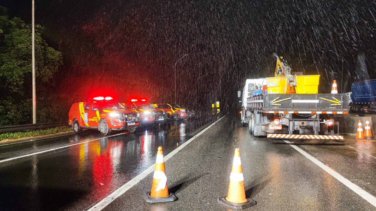 Viagens de ônibus são suspensas para Santa Catarina após queda de barreiras no Paraná – RIC Mais