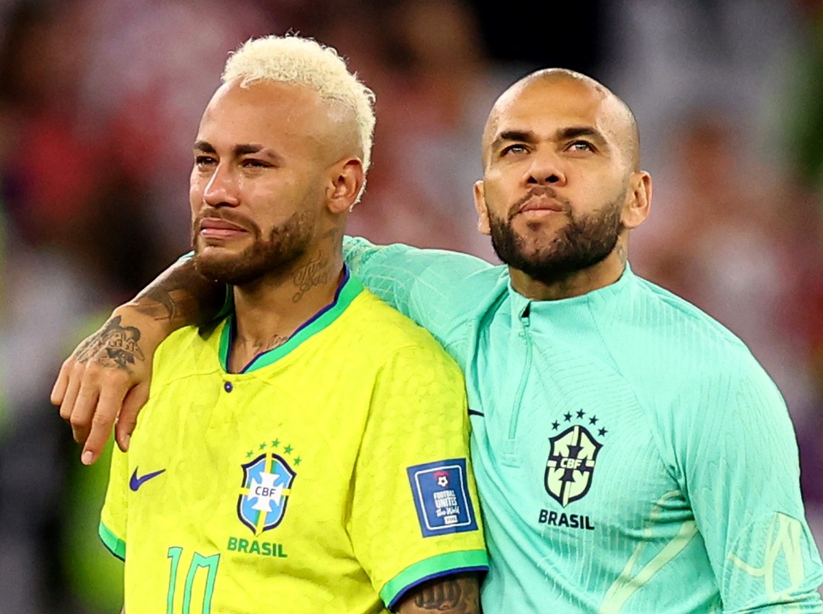 Daniel Alves escreve texto em apoio a Neymar após eliminação: "Exemplo de brasileiro"' – Globo.com