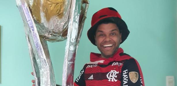 Sucesso em Guayaquil, torcedor do Fla tem pronto o 'troféu raiz' do Mundial – UOL Esporte