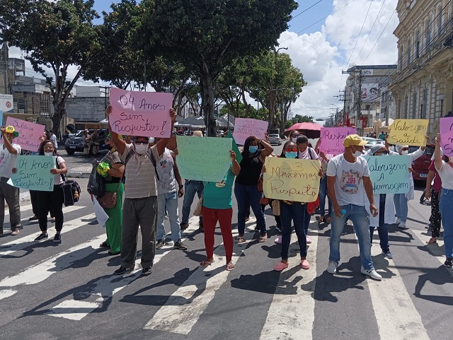Trabalhadores da Saúde fazem manifestação e cobram salários … – Acorda Cidade