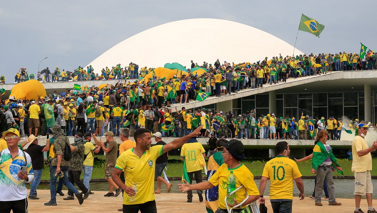 CBF condena atos terroristas e defende uso da camisa da Seleção "para unir, e não para separar" – Globo