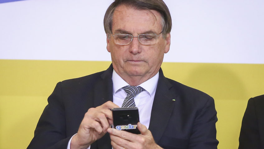 Nas redes, Bolsonaro segue anunciando medidas de seu governo – Poder360