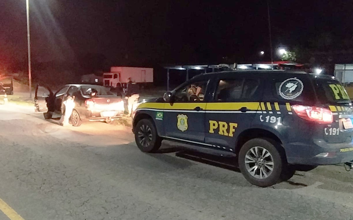 Suspeitos de assalto a ônibus são presos em flagrante com armas e munições no interior da Bahia – Globo.com
