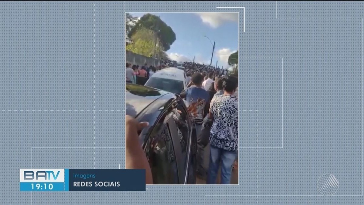 Corpos de familiares que morreram após batida entre carro e van na BR-101 são enterrados – Globo.com