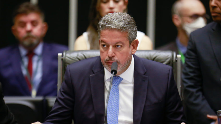 Lira dá 263 cargos a mais para partidos que apoiam sua reeleição – Poder360