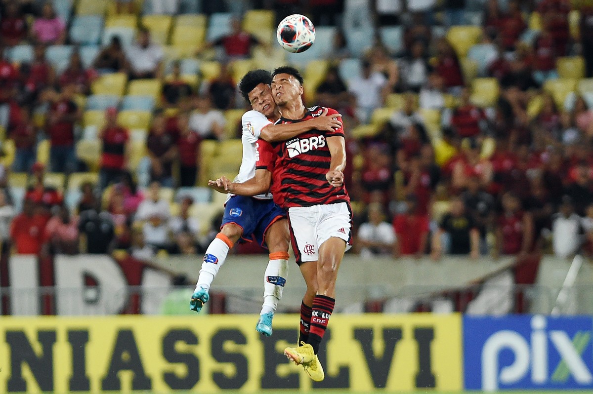 Victor Hugo, do Flamengo, tem fratura detectada no pé direito e inicia tratamento – Globo.com