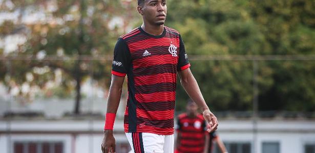Meia do Flamengo que estava na Copinha vira destaque em jornal … – UOL Esporte