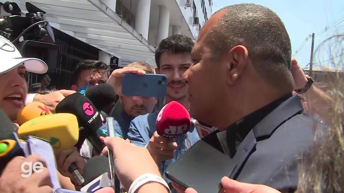 Neymar fica em Paris e é representado pelo pai em velório de Pelé – Globo